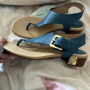 Im selling my Michael michael kors sandle heels